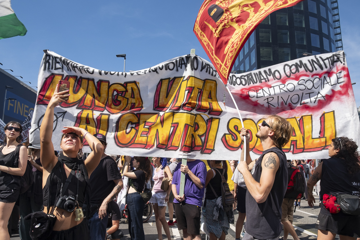 © Alessandra Attianese - Milano, 6 settembre 2025 Manifestazione contro i padroni della città. CSA Leoncavallo © Alessandra Attianese - Milano, 6 settembre 2025 Manifestazione contro i padroni della città. CSA Leoncavallo